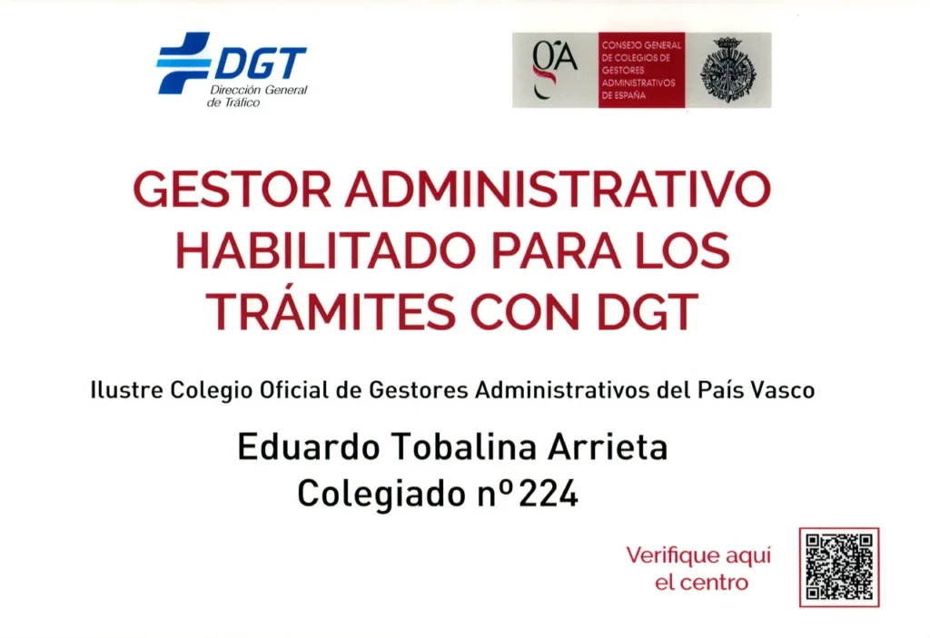 Gestor administrativo realizando trámites de la DGT como transferencias de vehículos y duplicados de carnet.